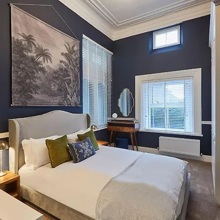 Ground Floor Private Parking Centre Apartment