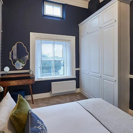 Ground Floor Private Parking Centre Apartment