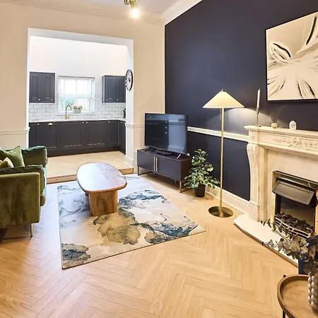 Ground Floor Private Parking Centre Apartment