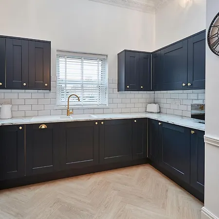 Ground Floor Private Parking Centre Apartment