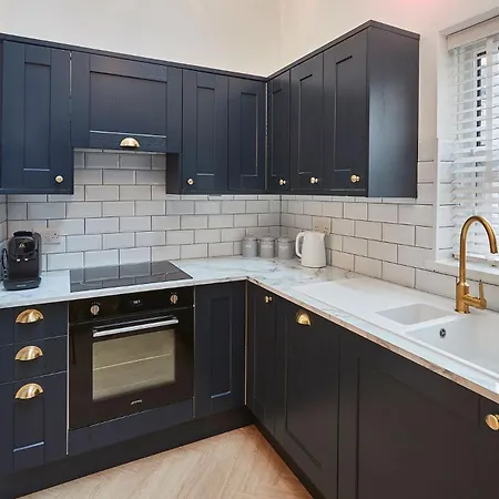Ground Floor Private Parking Centre Apartment