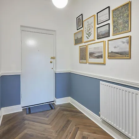 Ground Floor Private Parking Centre Apartment *
