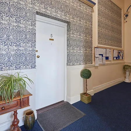 Apartment Ground Floor Private Parking Centre